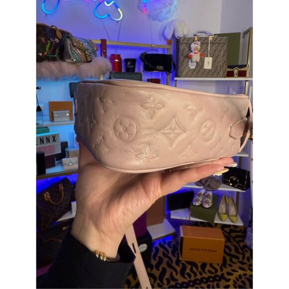 LOUIS VUITTON Lambskin Embossed Monogram Fall In Love Sac Coeur Light Pink - Picture 6 of 15